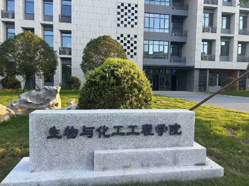 洛宁县扬州职业大学体育场高杆灯项目